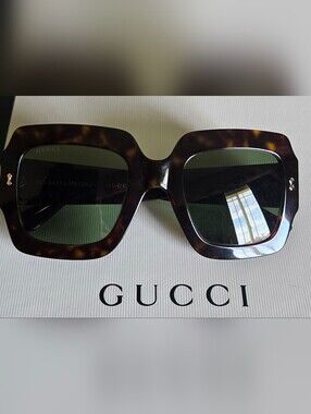 Gucci Amazing Oversized Square Sunglasses GG1111s 002